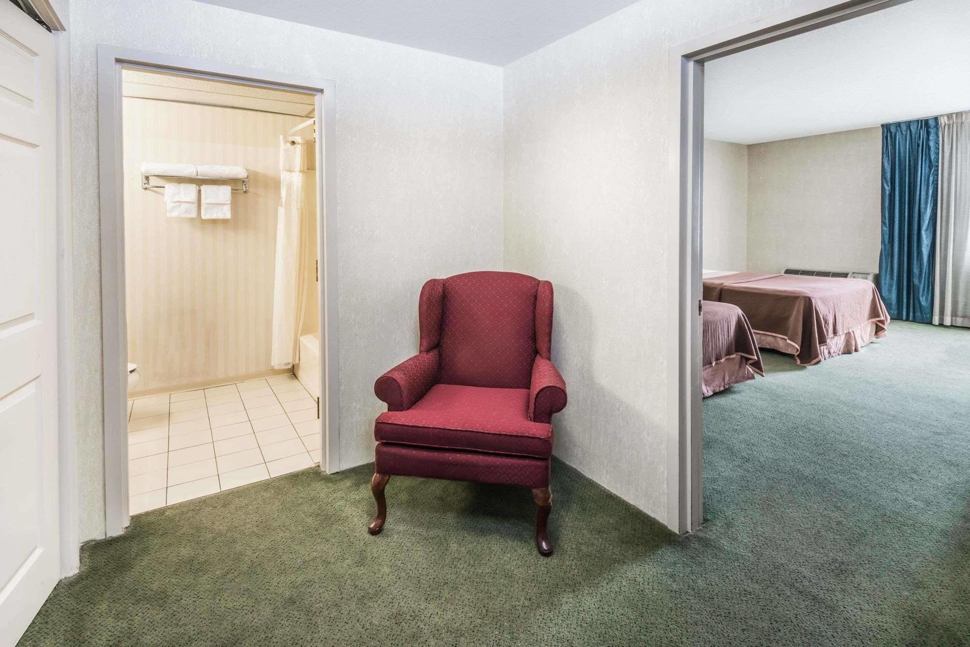 Howard Johnson By Wyndham Milford/New Haven Exterior foto