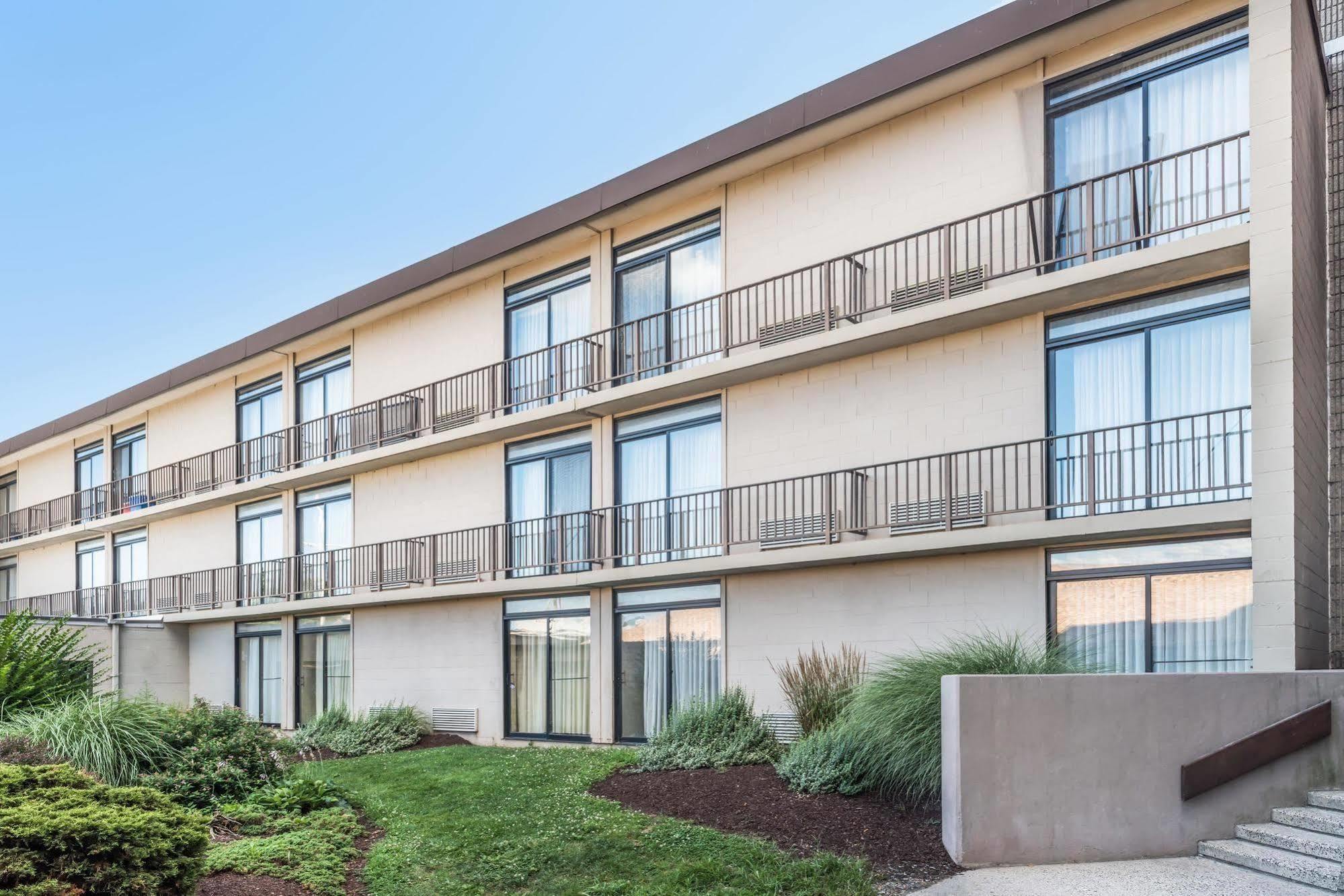 Howard Johnson By Wyndham Milford/New Haven Exterior foto